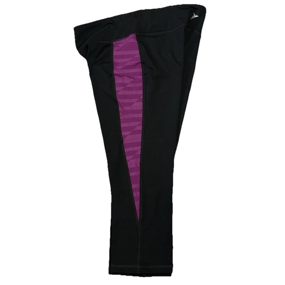 Old Navy Pants - Women Large Old Navy Active Fitted Exercise Capri Pants, Black & Purple, Stretch